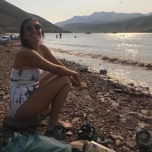 Meet your Posher, Briana